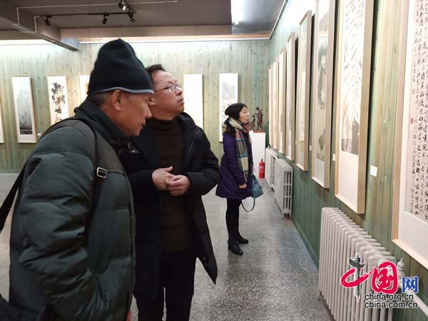 12b参观画展.jpg